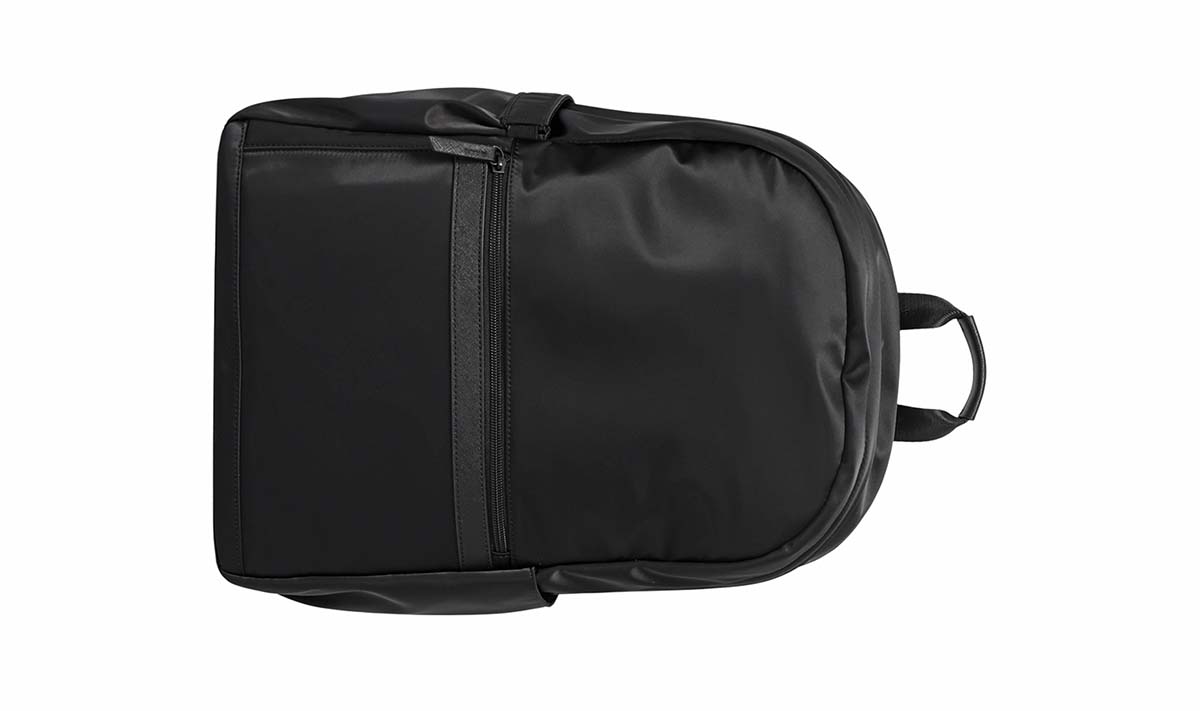 サファイアーノ調素材を使用し、上品に仕上げた