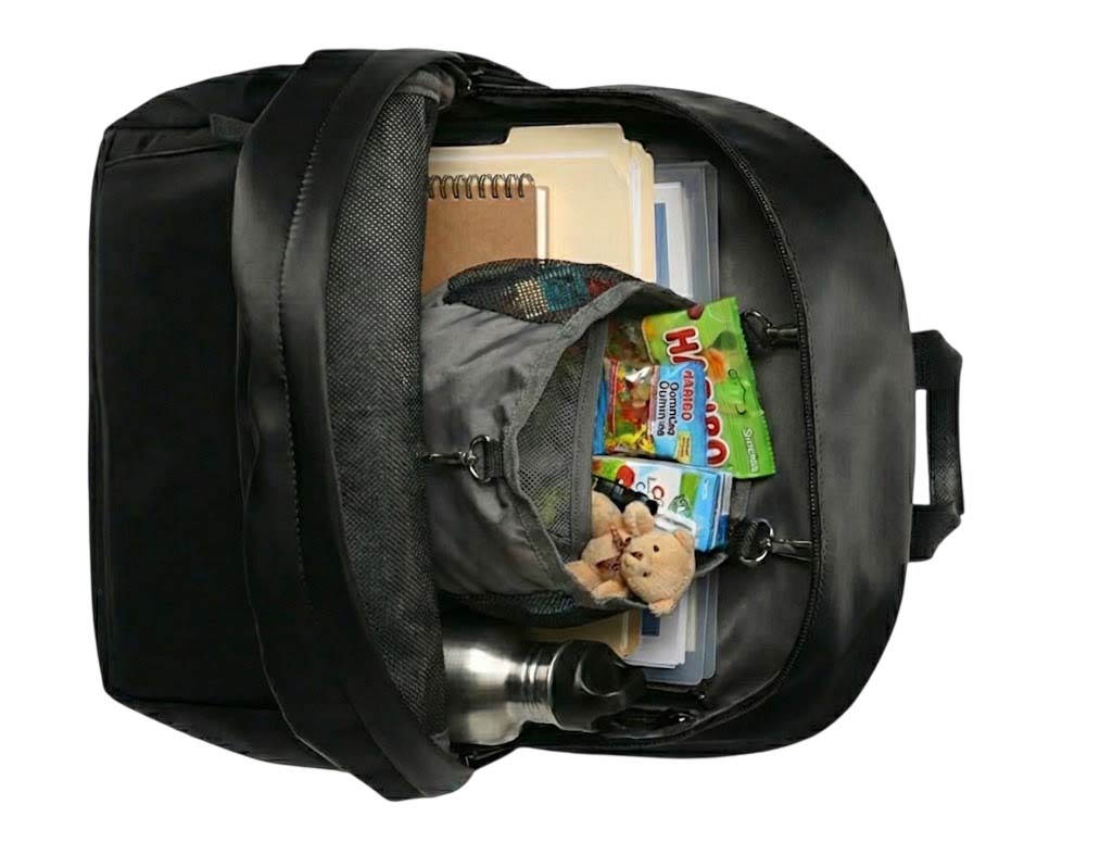 ハンモックポケット。子育てシーンでの利用も想定