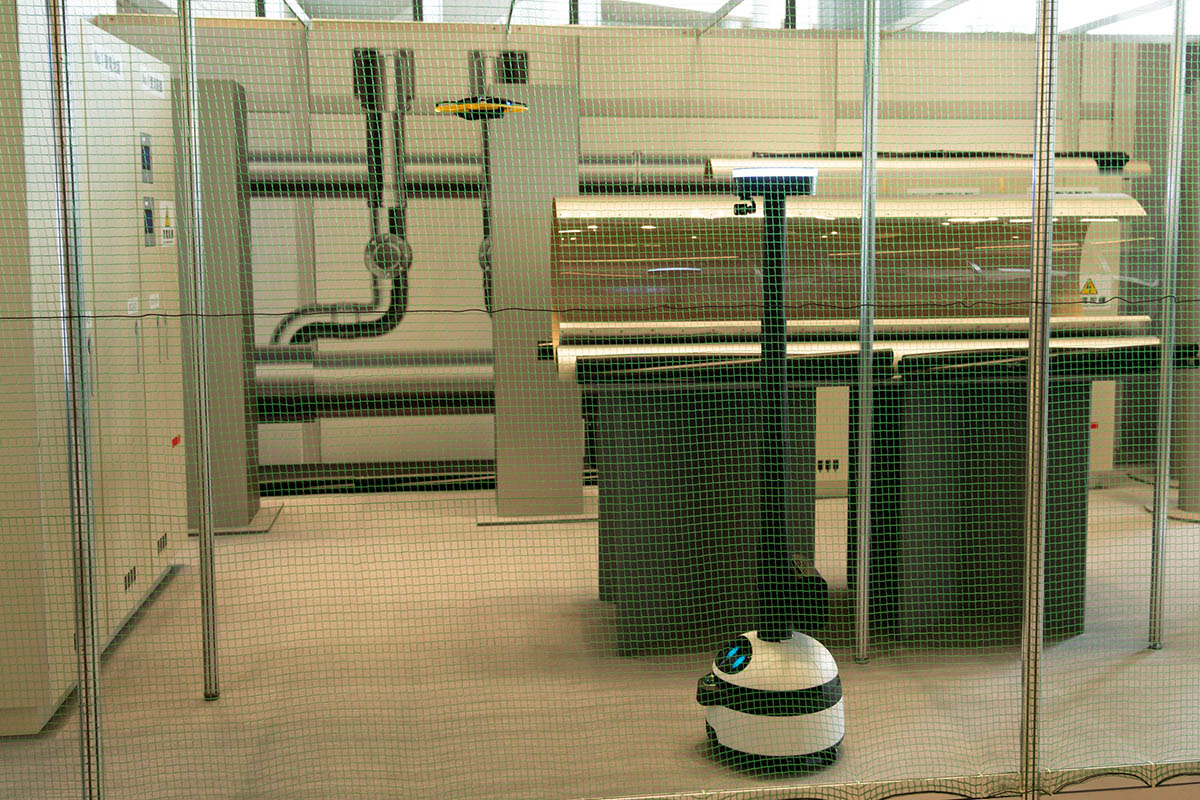 カメラのアームを伸ばしたところ