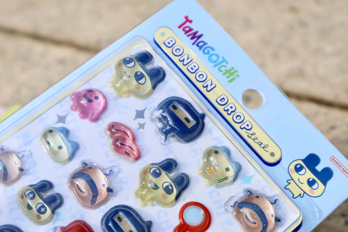 立体シールの中でも特に人気の「ボンボンドロップシール」。さまざまなキャラクターのシールがあります
