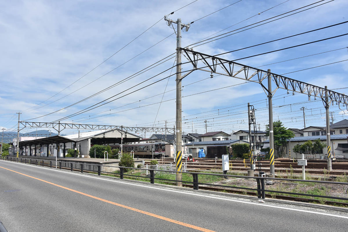 桜水駅に併設されている車庫・留置線に電車が並ぶ