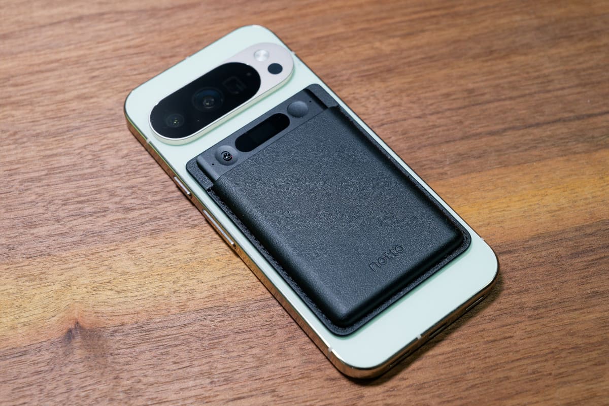iPhoneやPixel 10スマホの背面にくっつけておける
