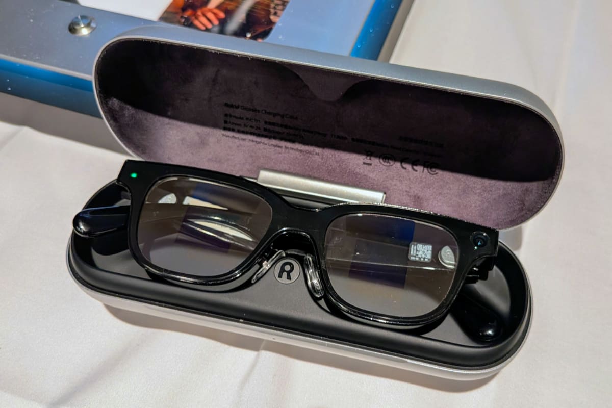 ポータブル充電ケース