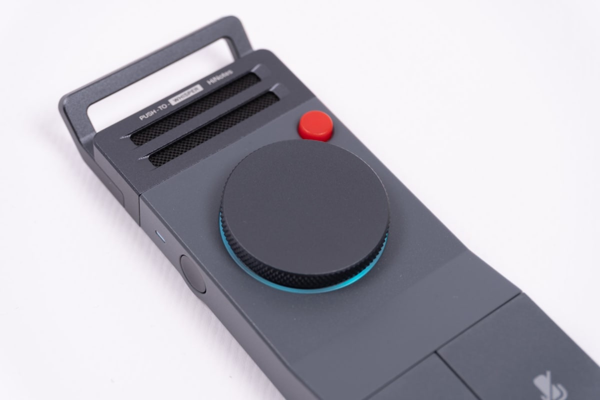 録音中はボリュームノブの周辺が青く光る