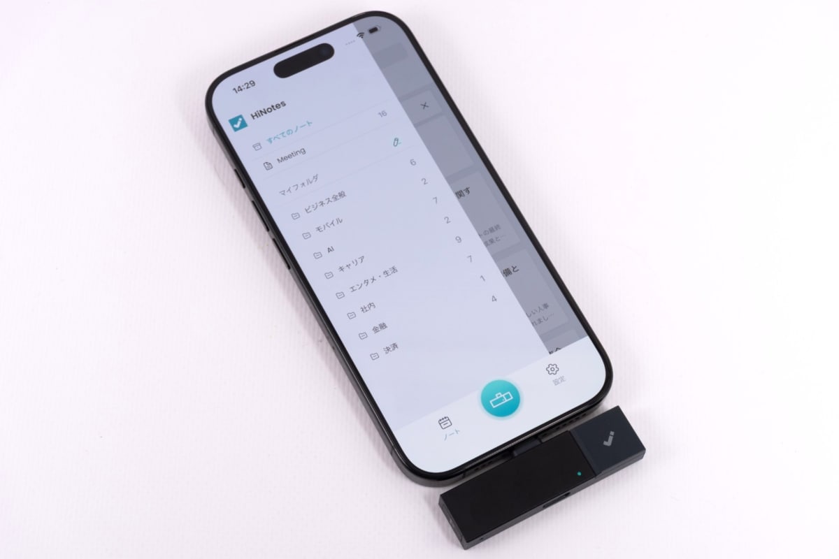 USB Type-Cを搭載したiPhoneやAndroidと接続して利用。専用の「HiNotes」アプリも用意されている