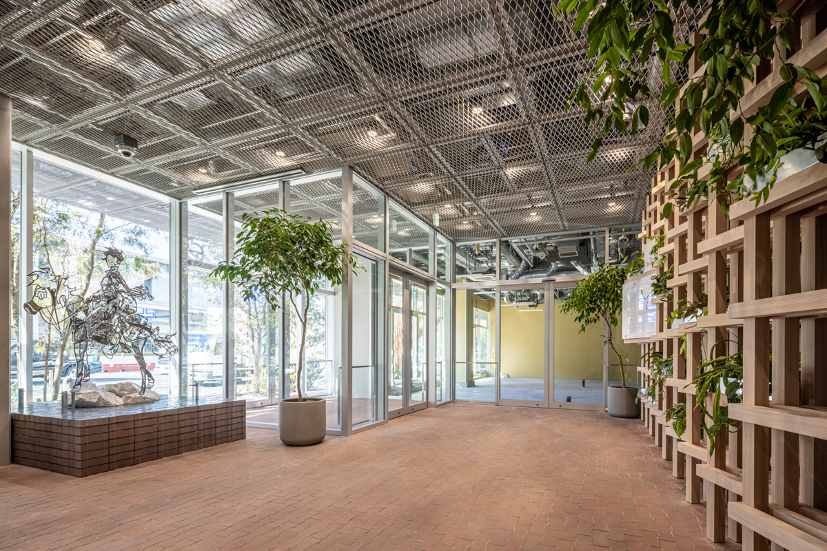 1階エントランスホールに設置されたアートワーク「Soul Miner」