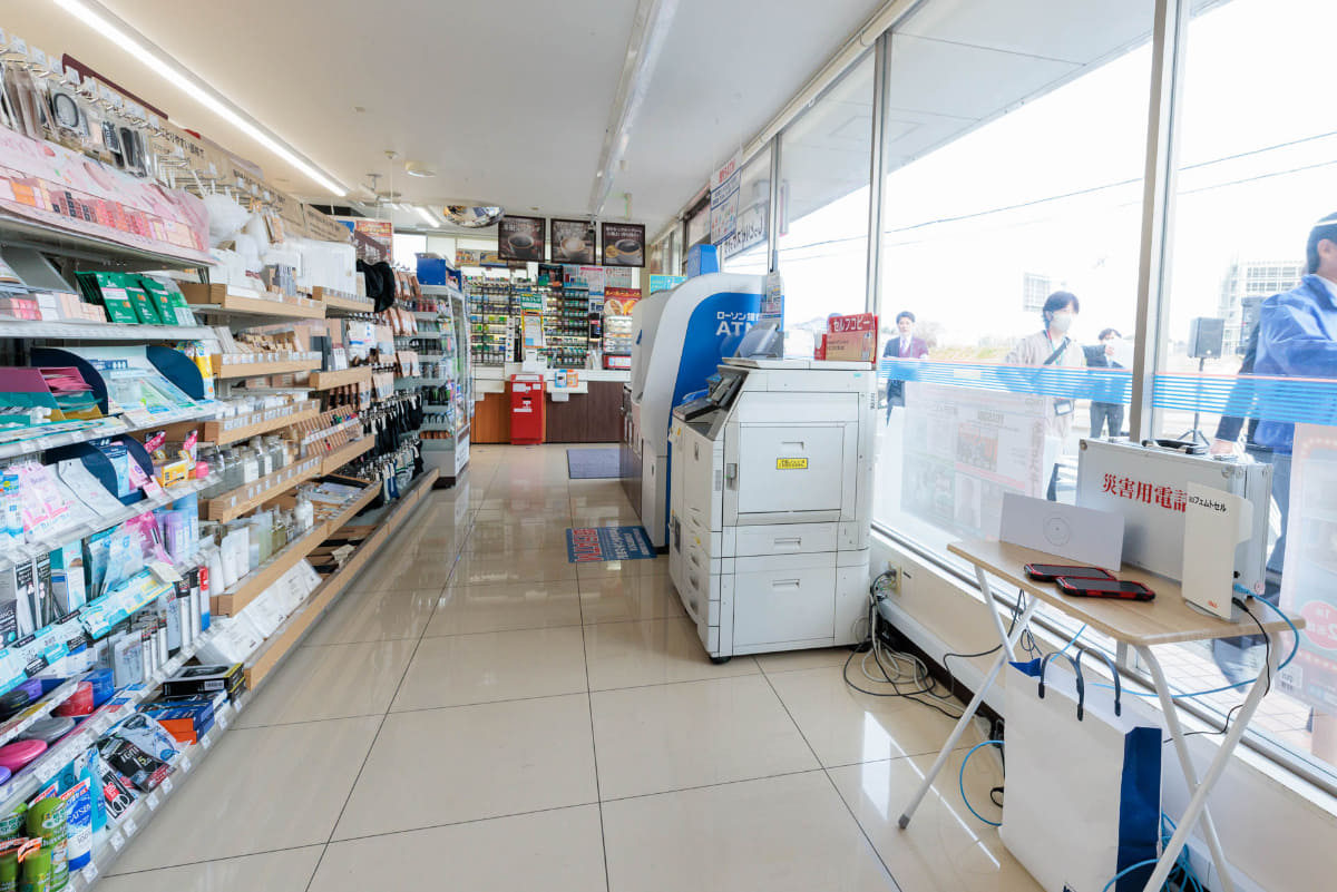 普段は普通のローソンとして営業している。ドライブ中に便利な立地