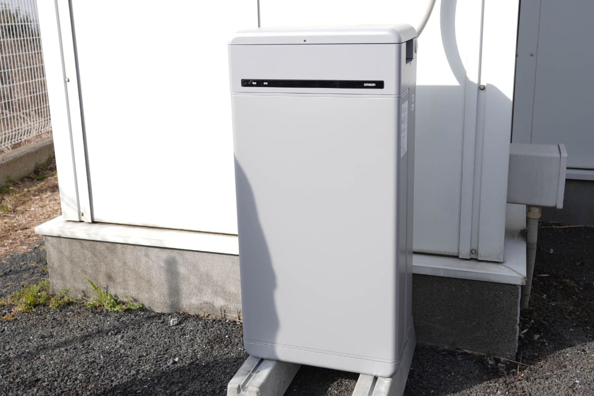 オムロンの16.4kWhの蓄電池。導入には大雑把に200万円以上かかる規模