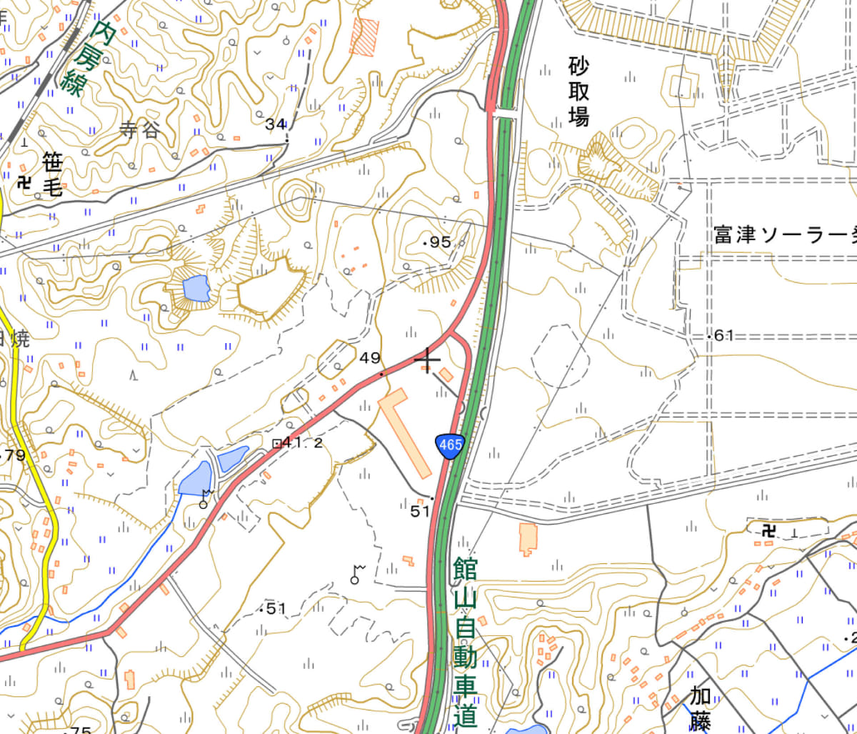 中央の十字マークがローソン富津湊店の位置(電子国土WEBより)