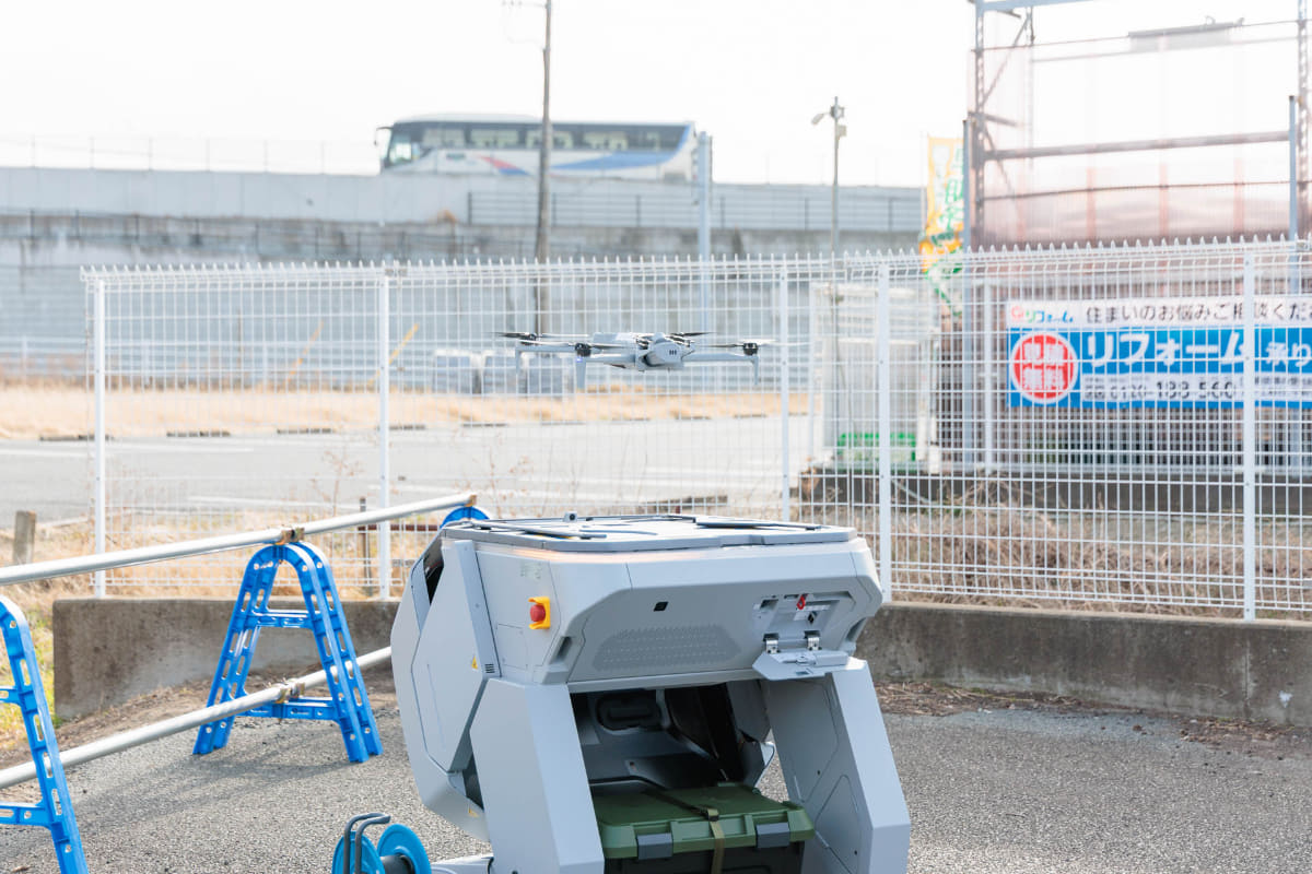 ドローンと専用のプラットフォーム