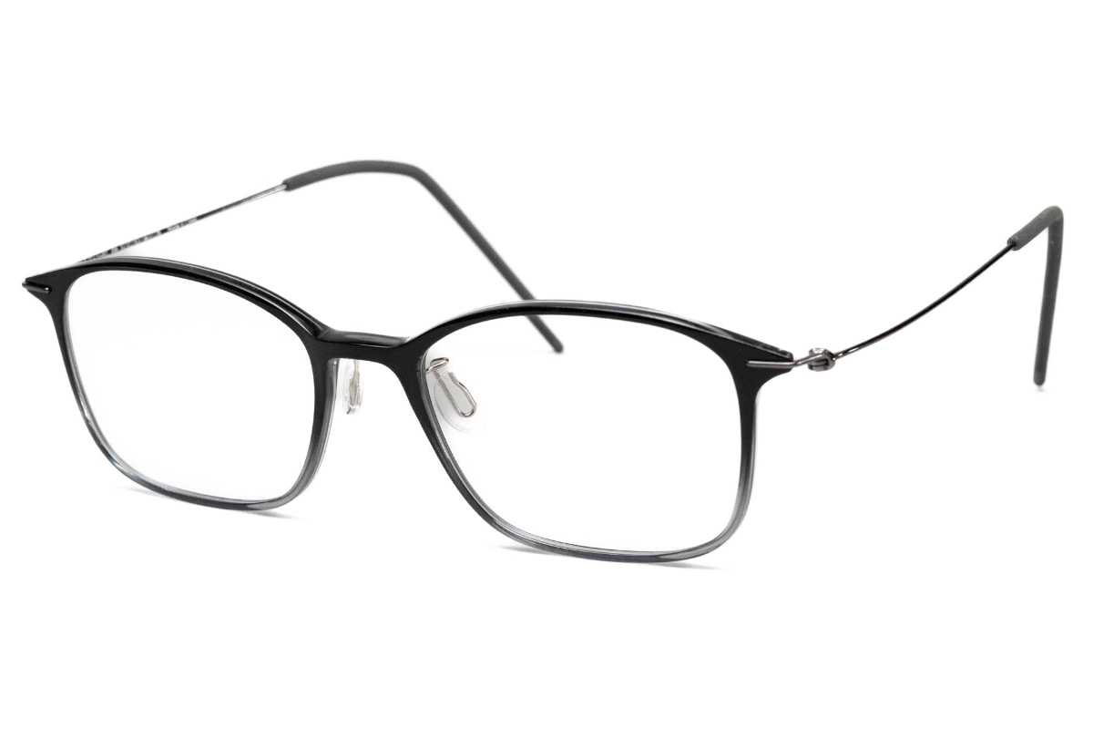 通常時は普通の眼鏡と変わらない透明度です