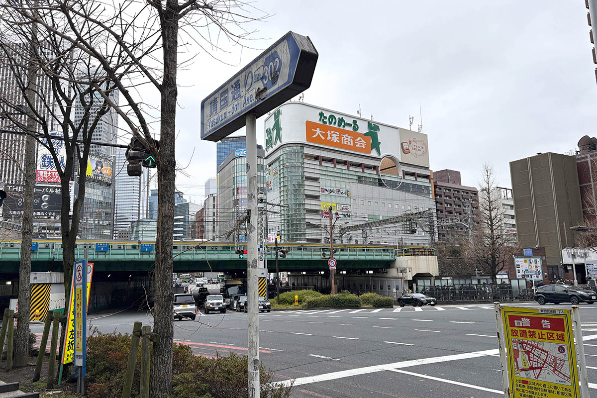 新宿駅周辺は靖国通りが対象で、議事堂北⇔富久町西で8時35分～10時15分