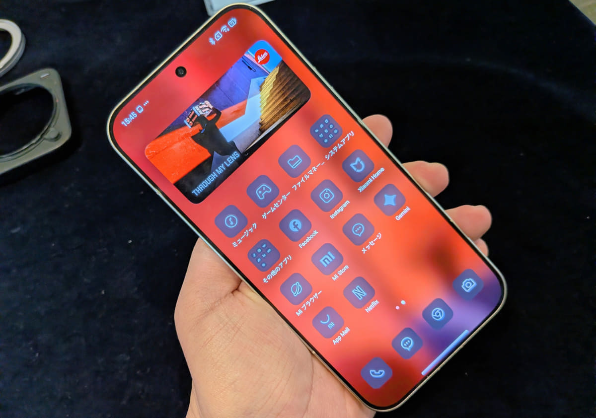 独自UIを備える