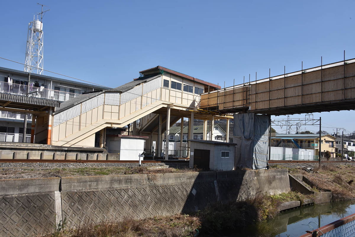 小金城趾駅の西側には新坂川が沿って流れている
