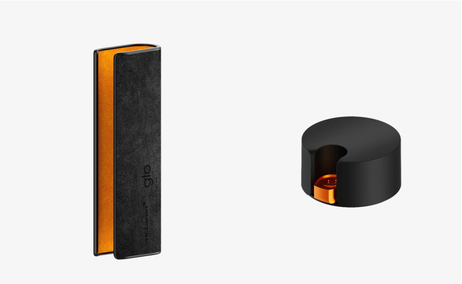 専用スリーブ(左)とチャージングドック(右)