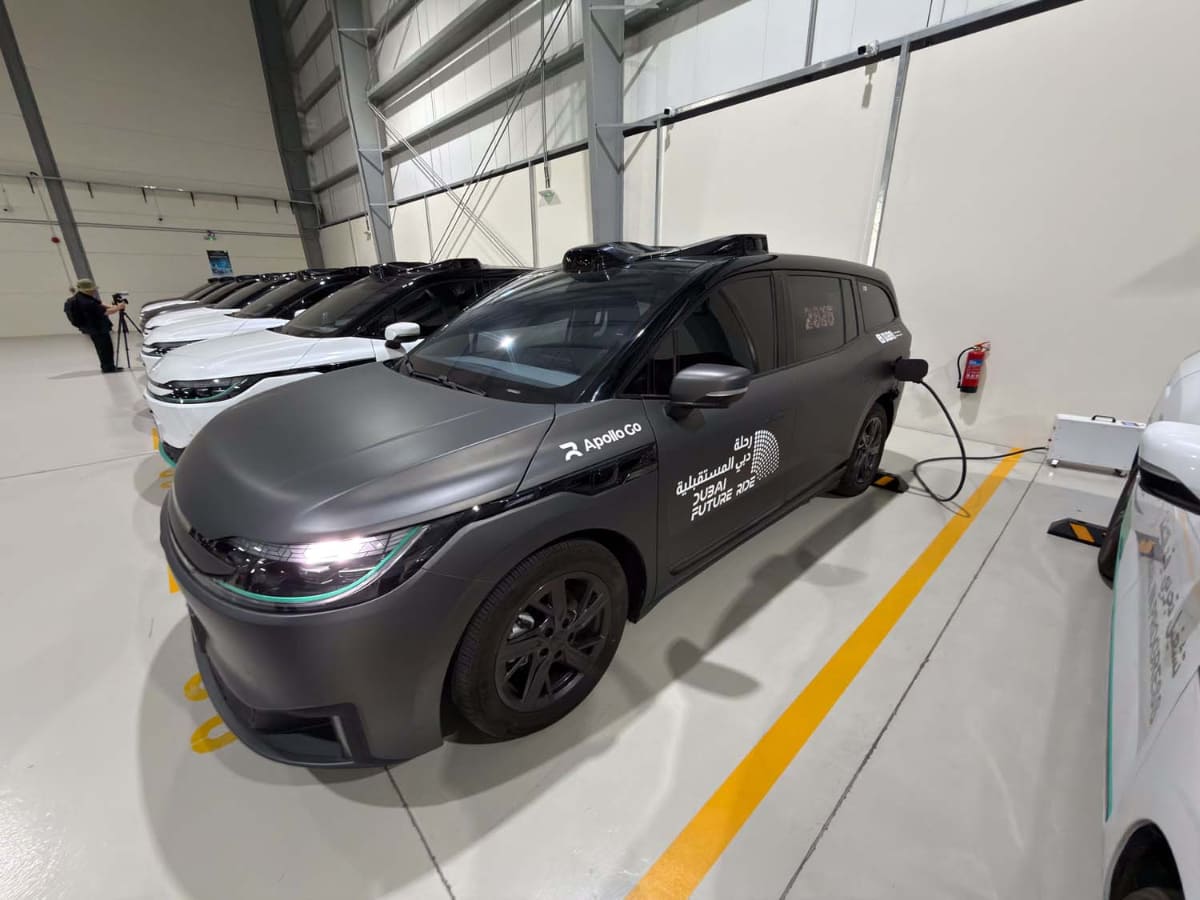 Baidu Apollo Goの第六世代自動運転タクシー。センサー部がかなり小さくなってきた