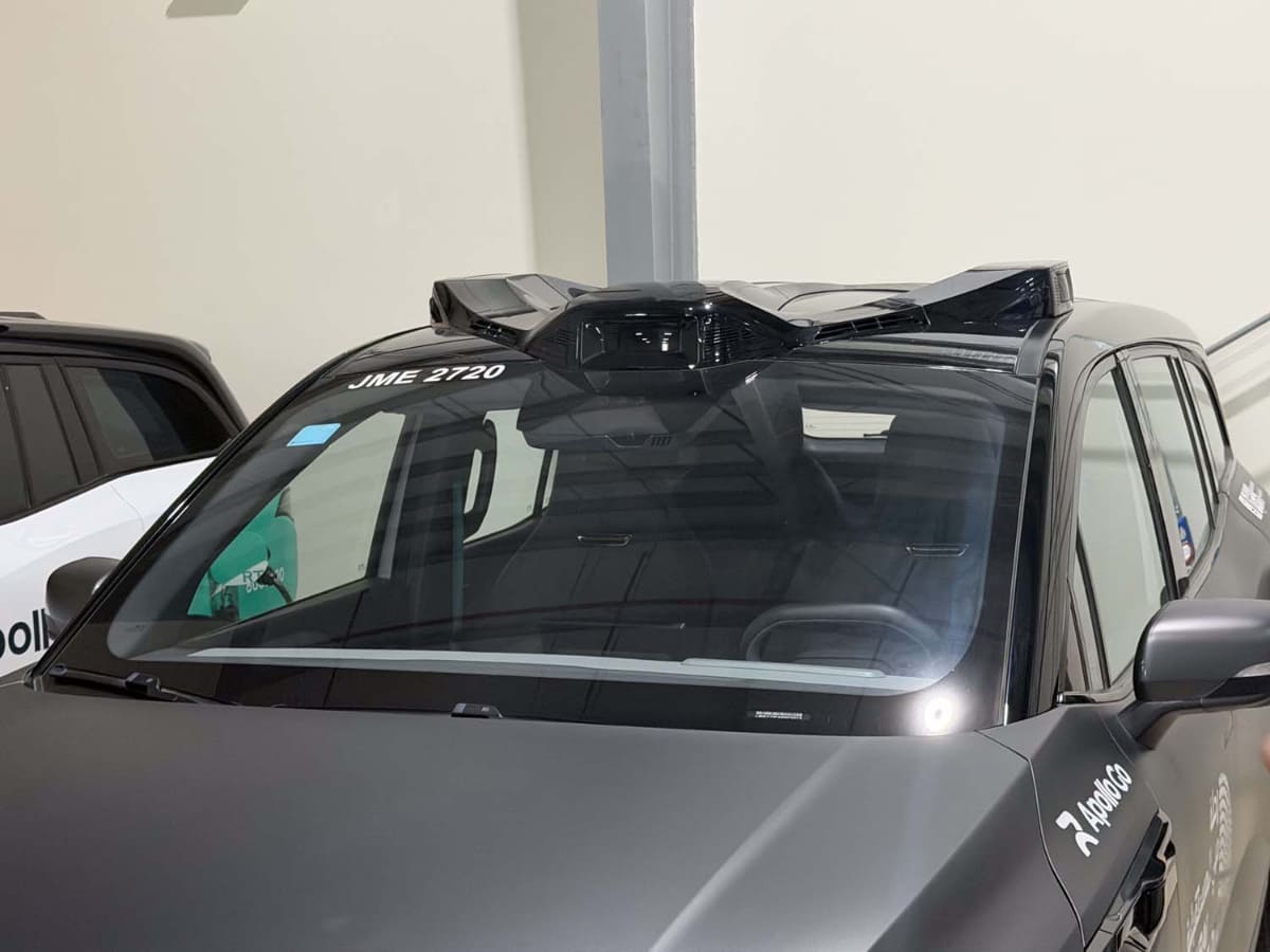 Baidu Apollo Goの第六世代自動運転タクシー。センサー部がかなり小さくなってきた