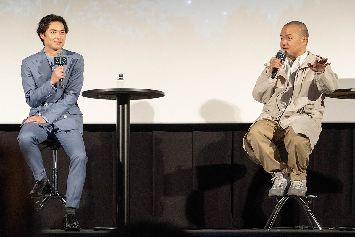 戸塚純貴さん(左)、大根仁さん(右)