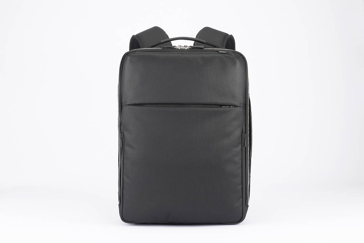 カラーはブラック