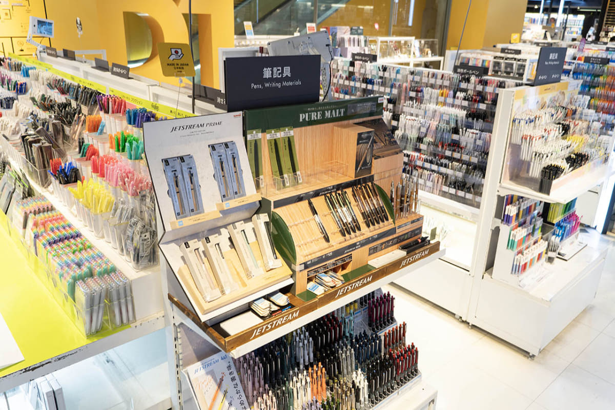 渋谷ロフト 地下1階 文具売場 筆記具コーナー