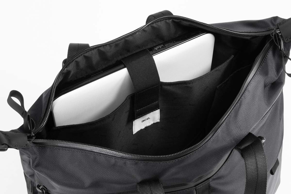 デバイス収納部