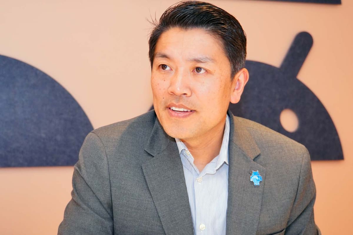 MWCでグループインタビューにこたえたグーグルのチャウ氏。AndroidとPixelのソフトウェア開発を率いる