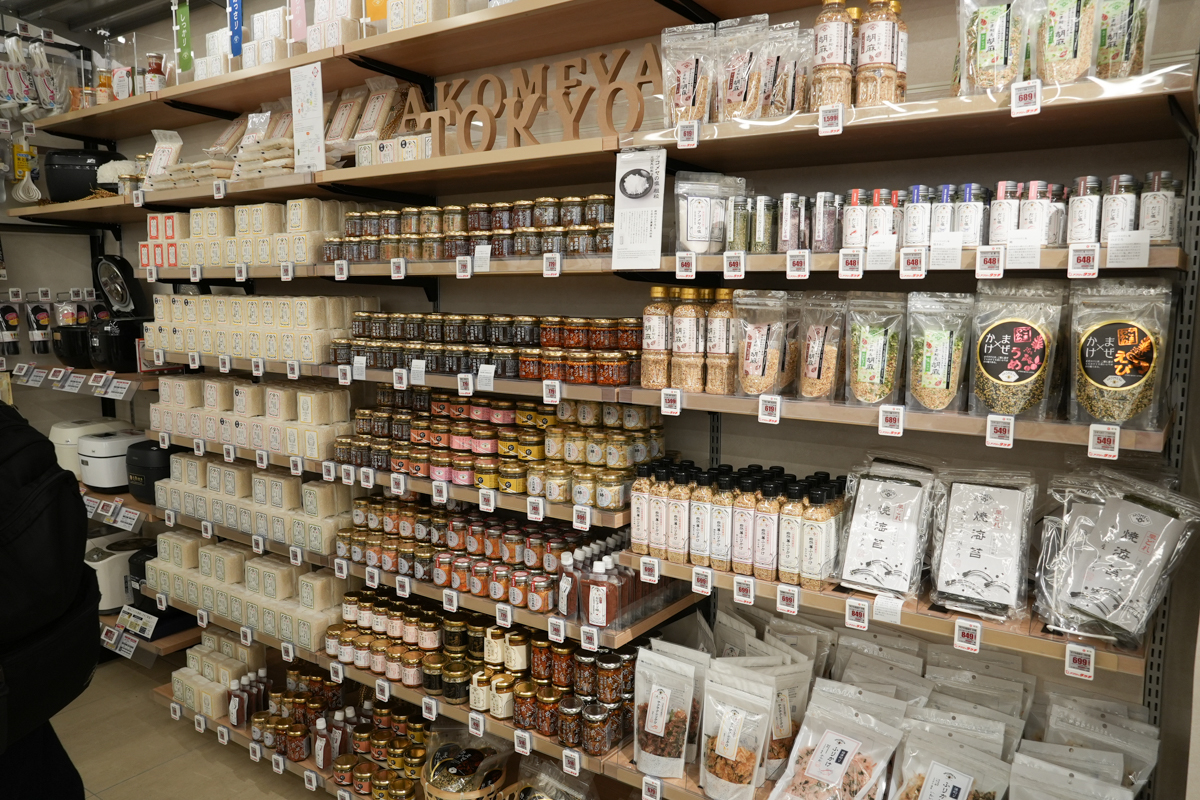 炊飯器だけでなくお米などの食材も充実させた