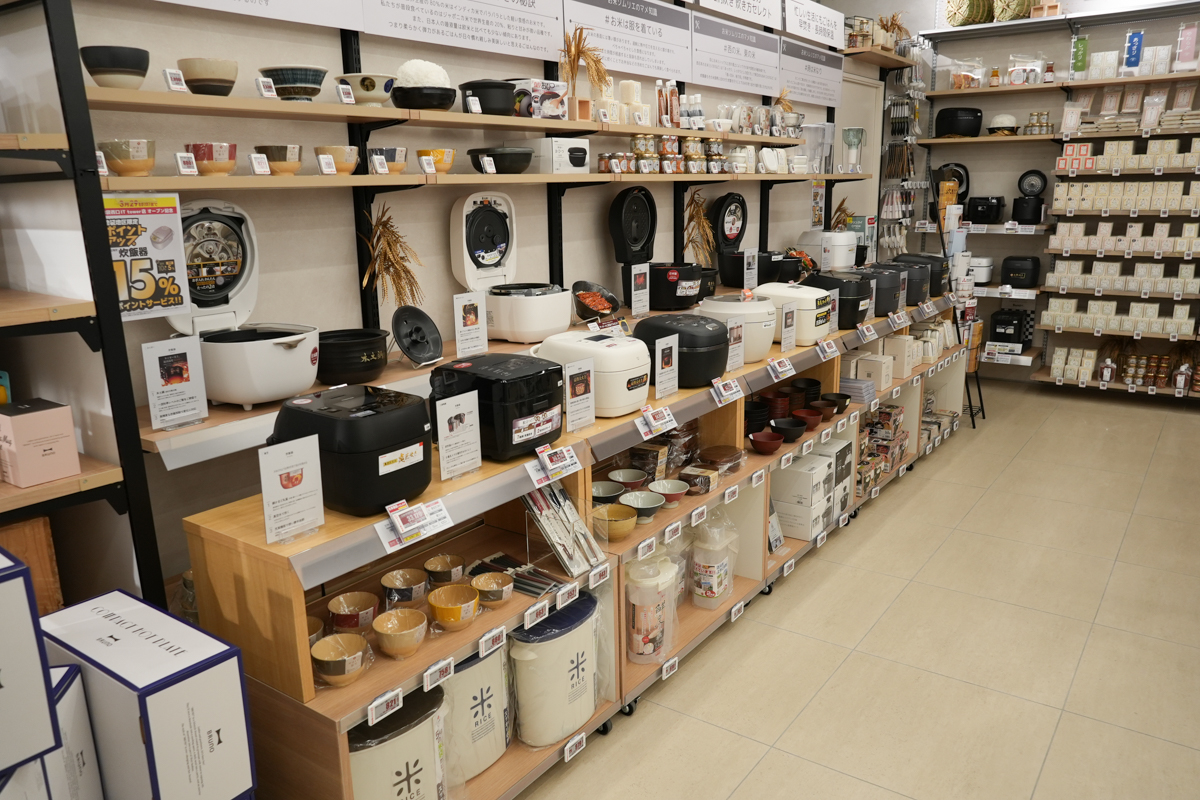 炊飯器だけでなくお米などの食材も充実させた
