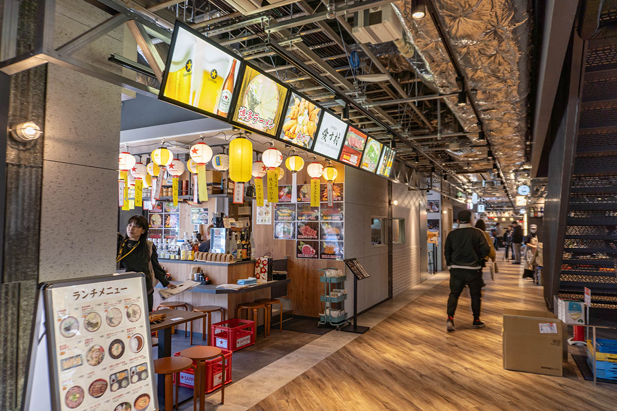 スタジアム横バル街