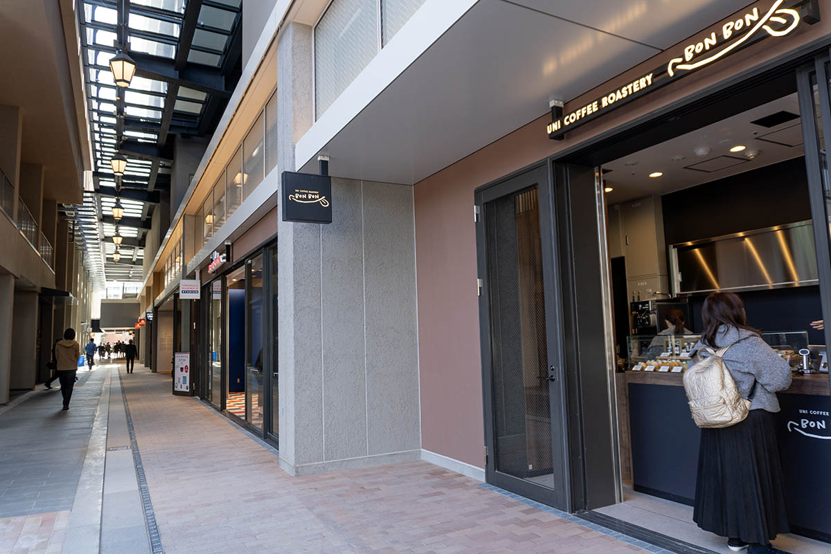 継承の道に並ぶ店舗