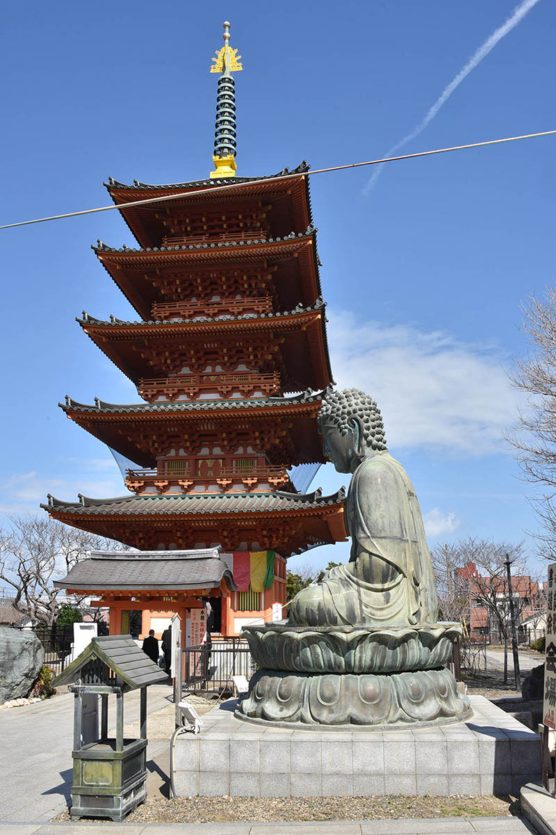 参詣者を多く集める飯沼観音
