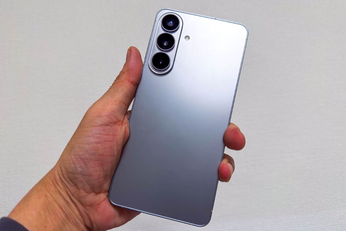 Galaxy S26＋。日本では今回追加された。画面サイズにこだわる人向け