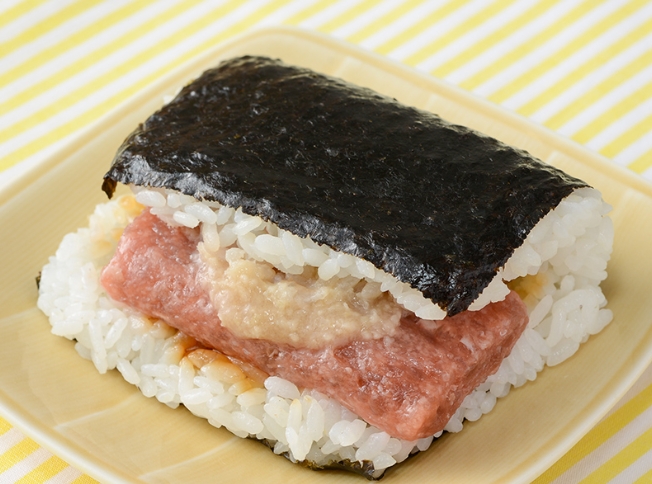 具! おにぎり まるで山かけまぐろたたき丼(354円)