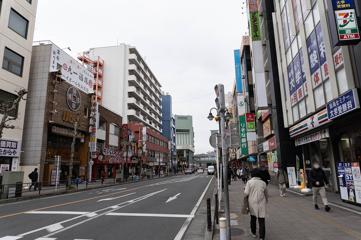 JR津田沼駅付近から撮影。奥に見えるのがイオンモール津田沼 Southで、JRの駅からはやや離れている