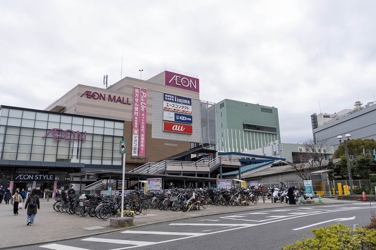 イオンモール津田沼 North(写真左)とSouthは駅・線路を挟んだ位置関係だが、改札階で直結する