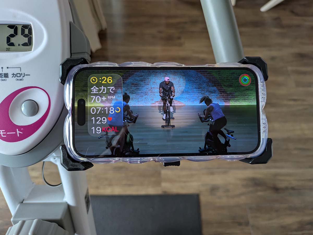 心拍数や消費カロリーを見ながら漕ぎまくる!