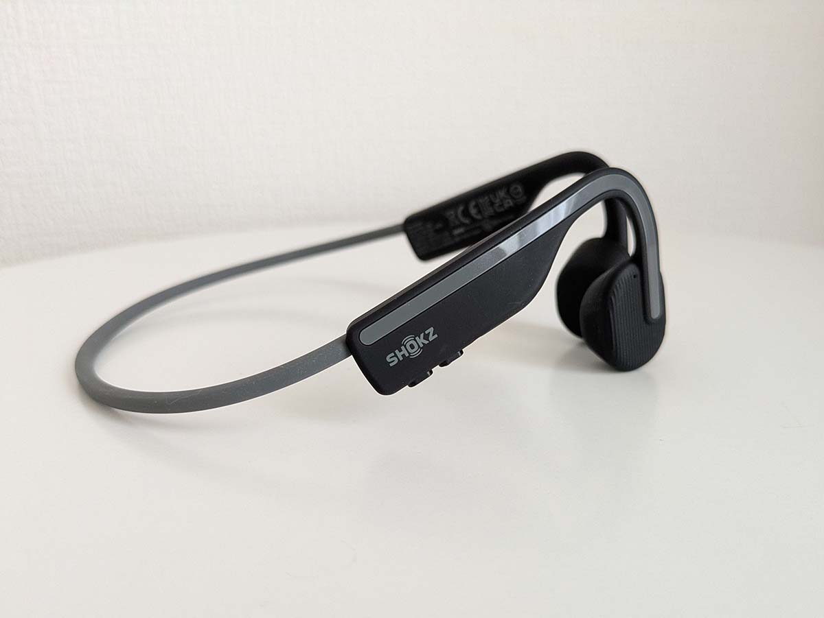骨伝導イヤホンはShokz OpenMoveを使っています