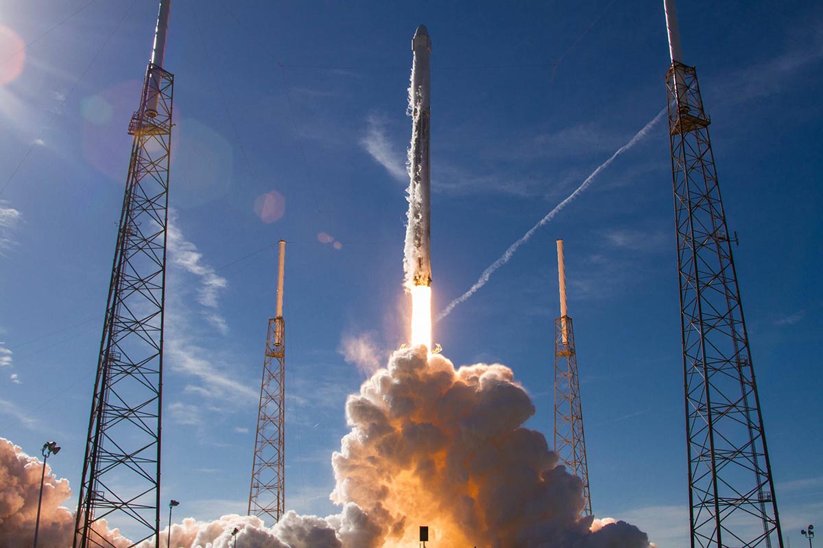SpaceXの大型ロケット「Falcon 9」(Credit：Space Center Houston)