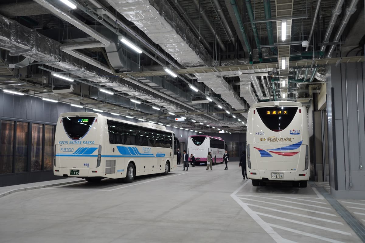 バスターミナル東京八重洲の内部。取材のため特別に走路に入らせてもらっている