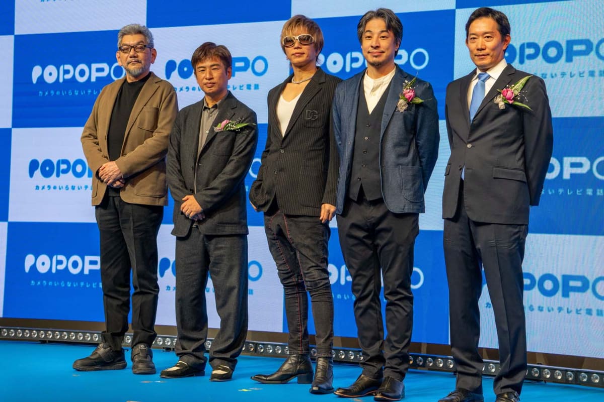 POPOPOの発表会より。左から、庵野秀明氏・川上量生氏・GACKT氏・ひろゆき氏、POPOPO代表取締役社長の矢倉純之介氏