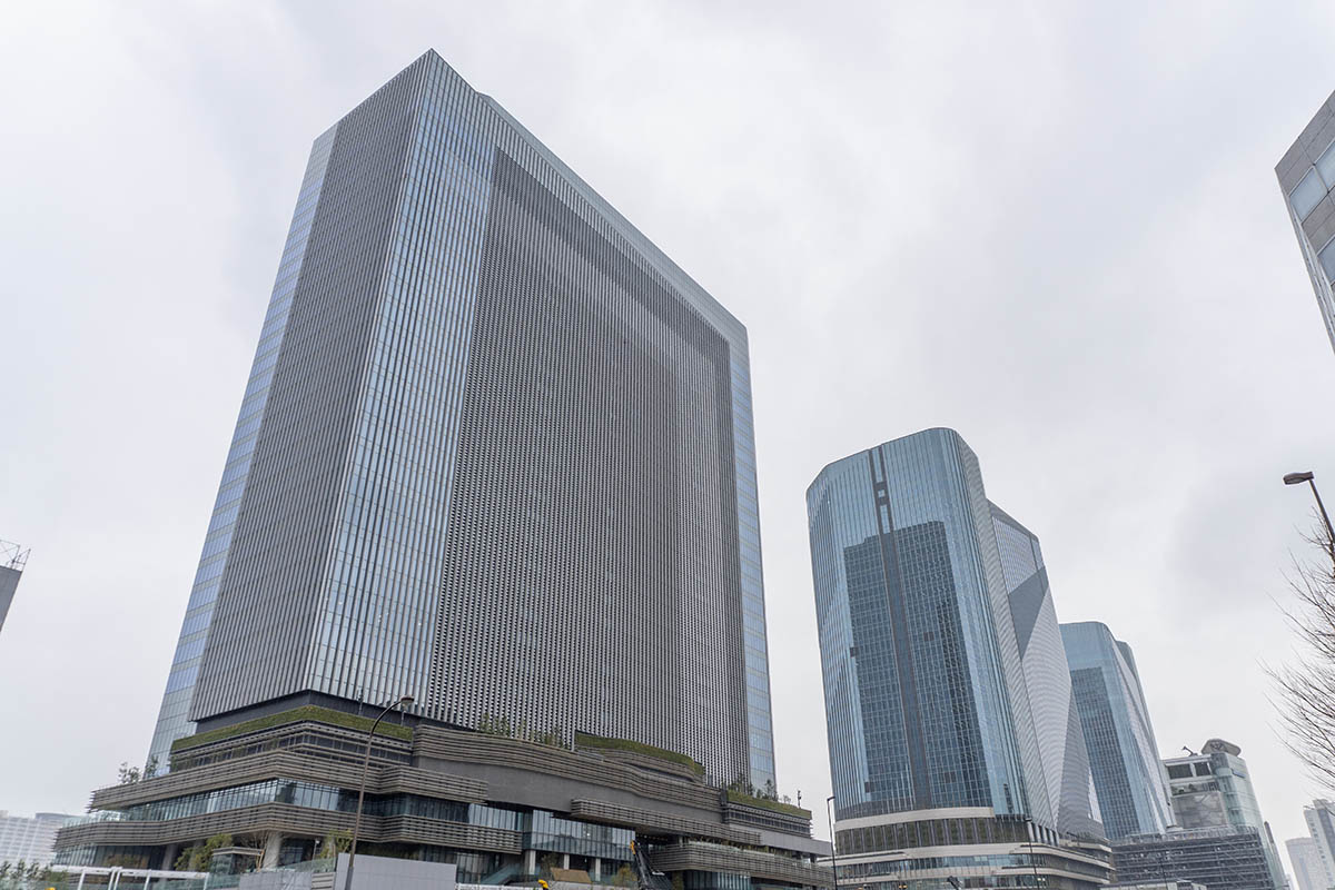 手前がTHE LINKPILLAR 2、奥の2棟がTHE LINKPILLAR 1