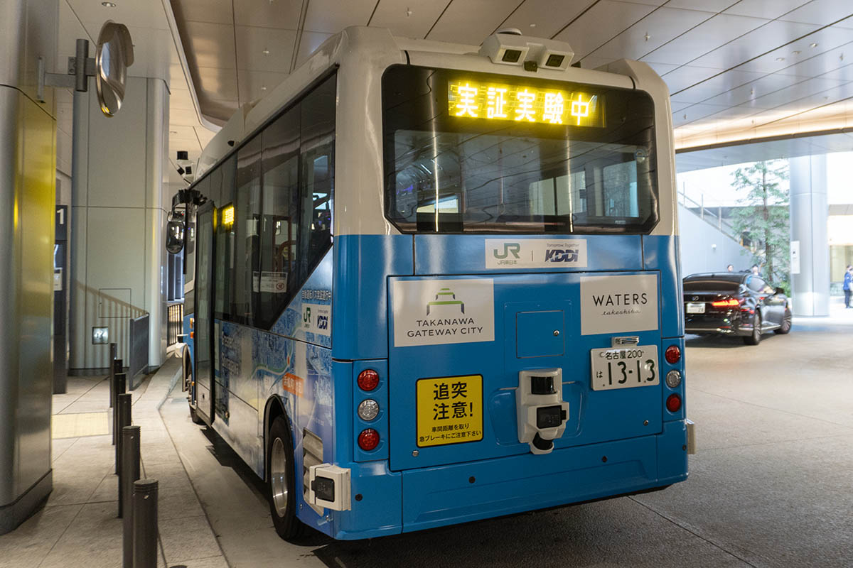 自動運転バス車両
