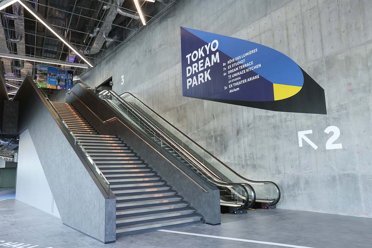 3階の劇場「EX THEATER ARIAKE」は、2階のメインエントランスから向かう