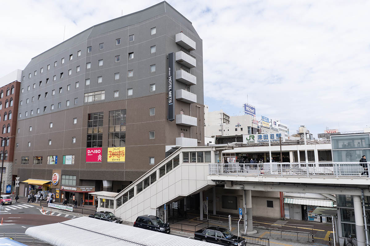 JR津田沼駅南口。ホテルメッツは比較的新しい