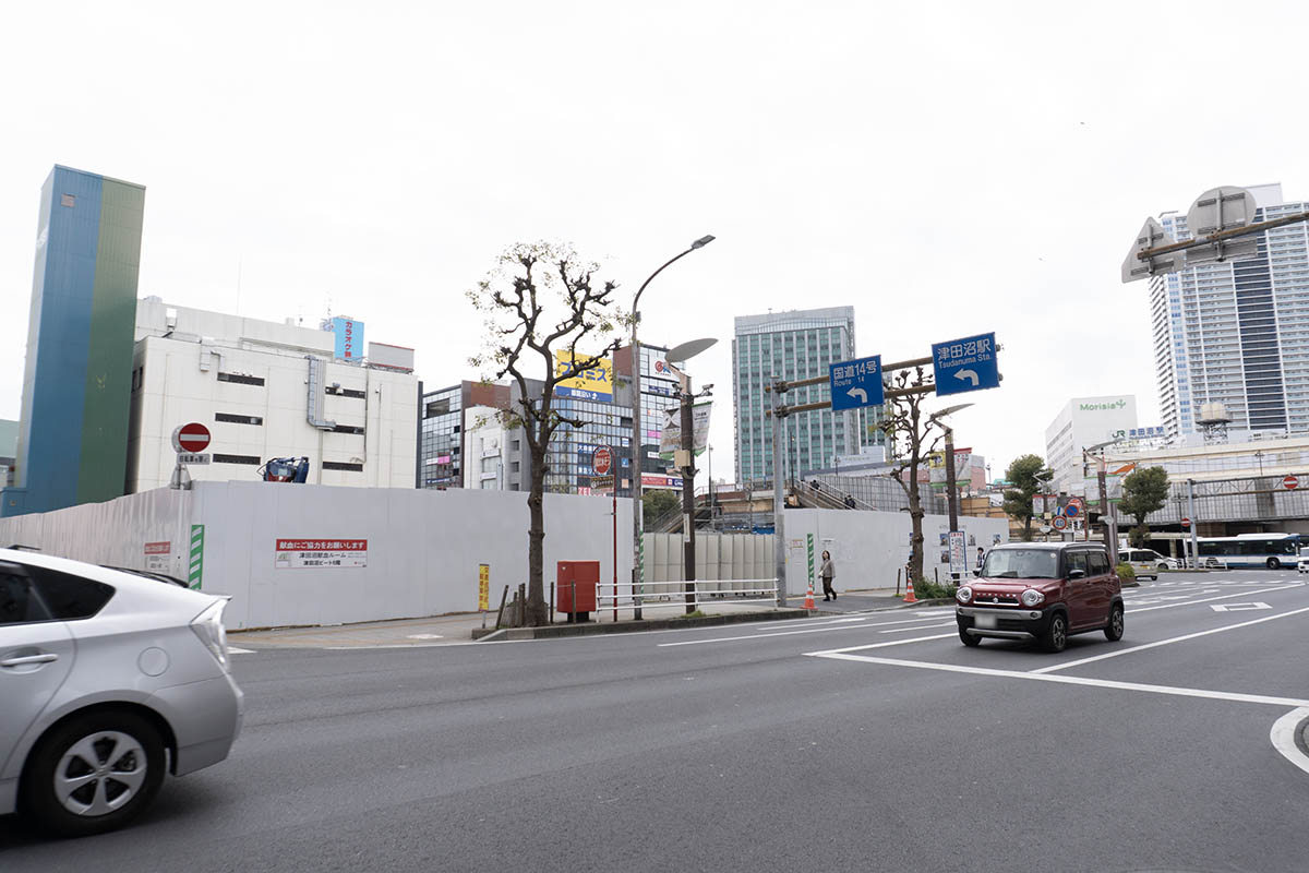 同じ場所からかつてパルコA館があった方向(津田沼駅方向)に目を向けると何もなく、寂しい