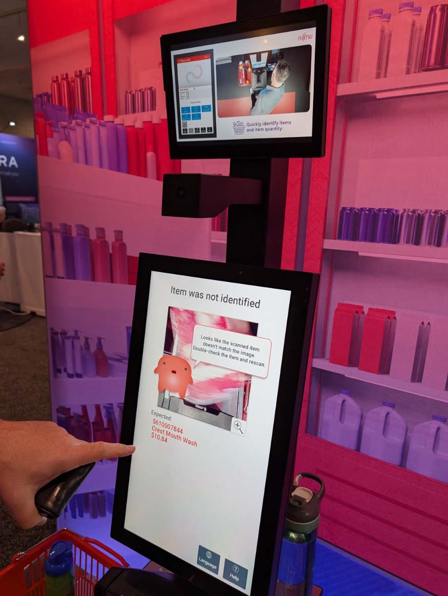 2026年1月に米ニューヨーク市内で開催されたNRF Retail's Big ShowにおけるFujitsu FrontechのAIレジの例