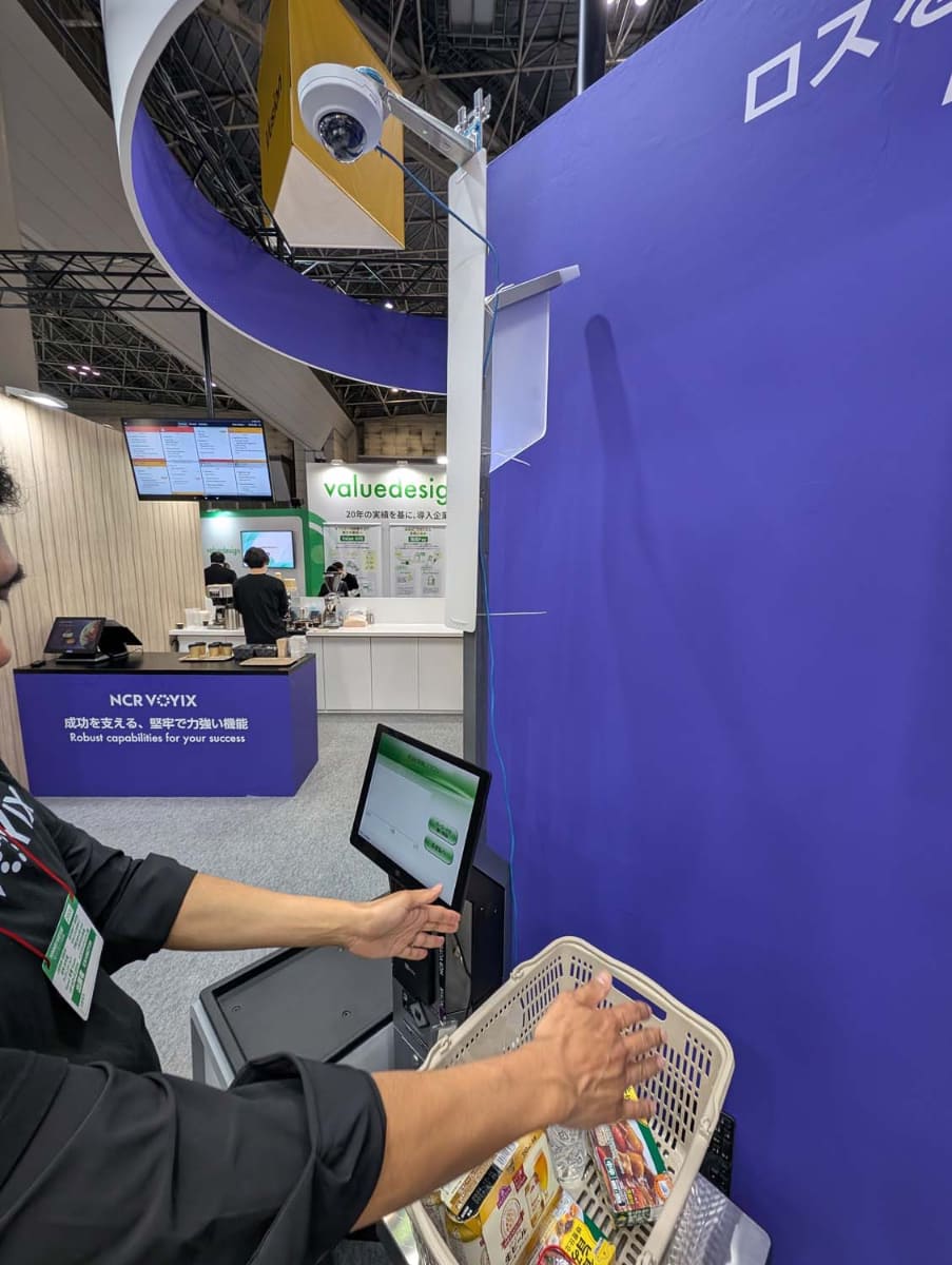 日本NCRコマースの不正防止ソリューション。AIカメラで行動を追跡する