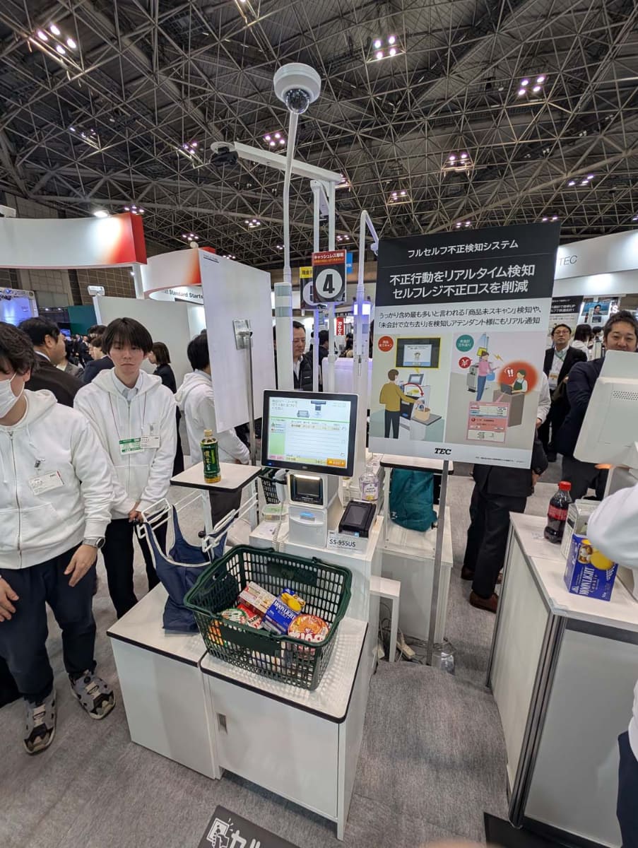 リテールテックでの東芝テックのフルセルフ不正検知システムの展示