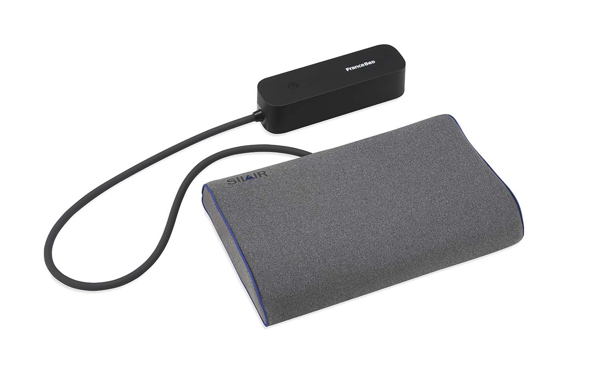 6つのエアバッグを内蔵する枕と、そのエアバッグに空気を送るコントローラーのセット