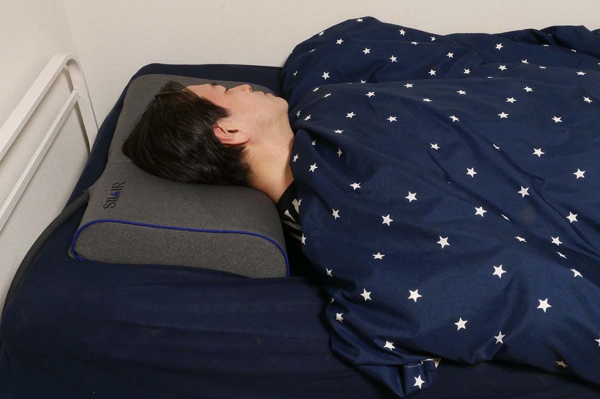 フランスベッドが2月に発売したいびき対策枕「SILAIR(シレア)」(直販価格69,300円)